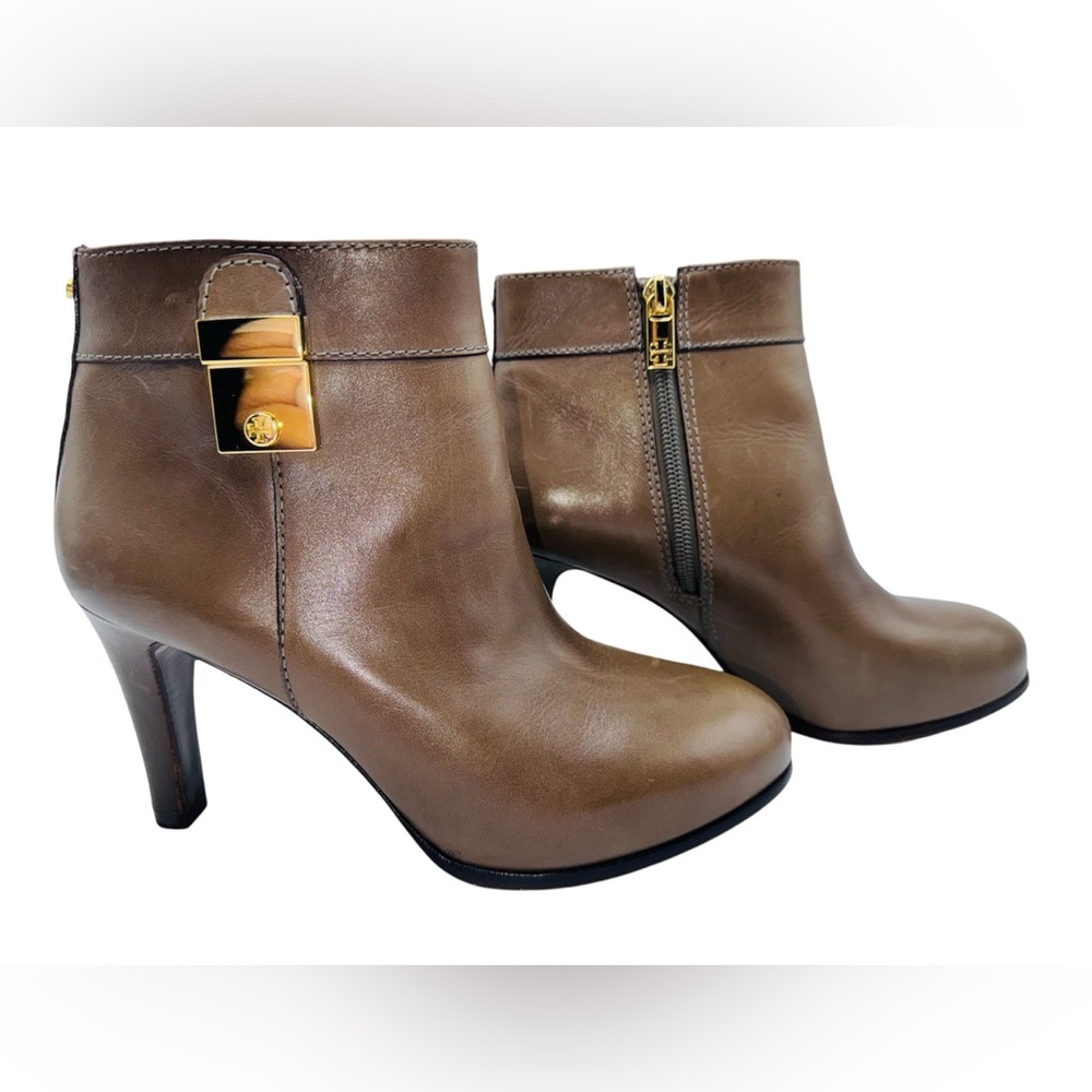 Tory Burch 6M Brown Leather Booties Stiletto Heels Ankle Boots Gold Plate Logo
